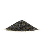 Filtergranulat aus einem Lotus Vita Kalkfilter-Nachfüllset, eine Mischung aus schwarzer Aktivkohle und goldenem Ionentauscher.