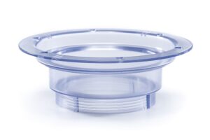 Transparenter Gewindering als Ersatzteil für einen Wasserfilter-Standfilter.