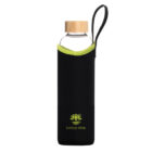 Glas-Trinkflasche mit 710ml Fassungsvermögen und Bambusdeckel, geschützt von einer schwarz-grünen Neoprenhülle mit Trageschlaufe.